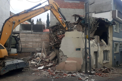 Bursa Osmangazi'de metrukların yıkımına devam