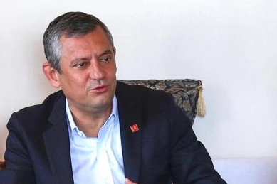 Özgür Özel'den saldırı sonrası ilk mesaj: Fırtınadan sağ salim geçeceğiz