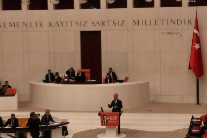 TBMM'DE "FREE İMAMOĞLU" GERGİNLİĞİ! CHP'DEN PANKARTLI TEPKİ: "ALIŞACAKSINIZ BUNA"