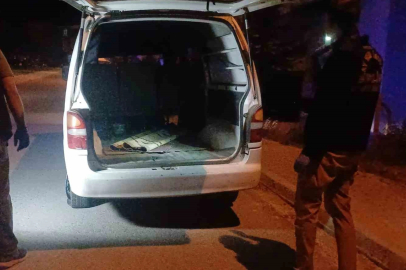 “Dur” İhtarına Uymayan Sürücü Polis Memuruna Çarptı, Kaçarak Kayboldu