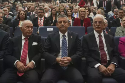 Özgür Özel Yeniden CHP Genel Başkanı Seçildi