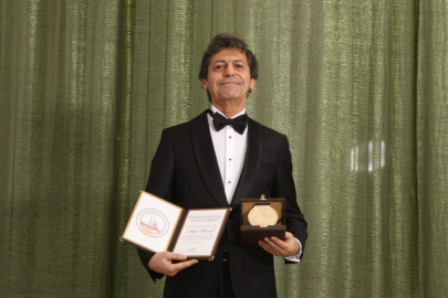 Dünyaca Ünlü Yazar Akif Manaf 2025 Yılı International Peace Prize Ödülü’nü Aldı
