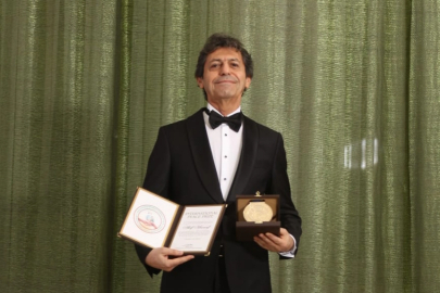 Dünyaca Ünlü Yazar Akif Manaf 2025 Yılı International Peace Prize Ödülü’nü Aldı