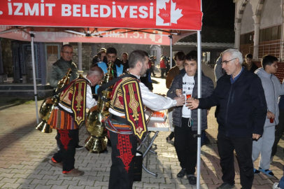 İzmit'te teravih sonrası gönülleri ısıtan ikram