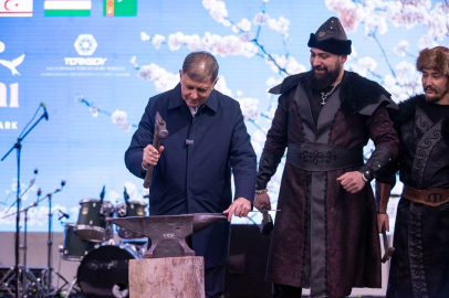 İzmir’de ilk bahar bayramı coşkusu