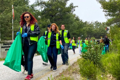 Bornova’da anlamlı temizlik