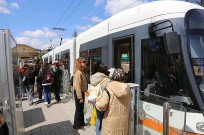 Eskişehir'de öğrenciler “Bas Geç” ile ulaşımda nefes aldı