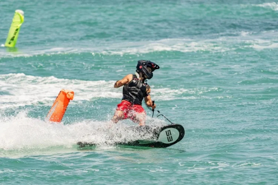 İzeltaş Dünya Motosurf Şampiyonası'nda heyecan f��rtınası başladı